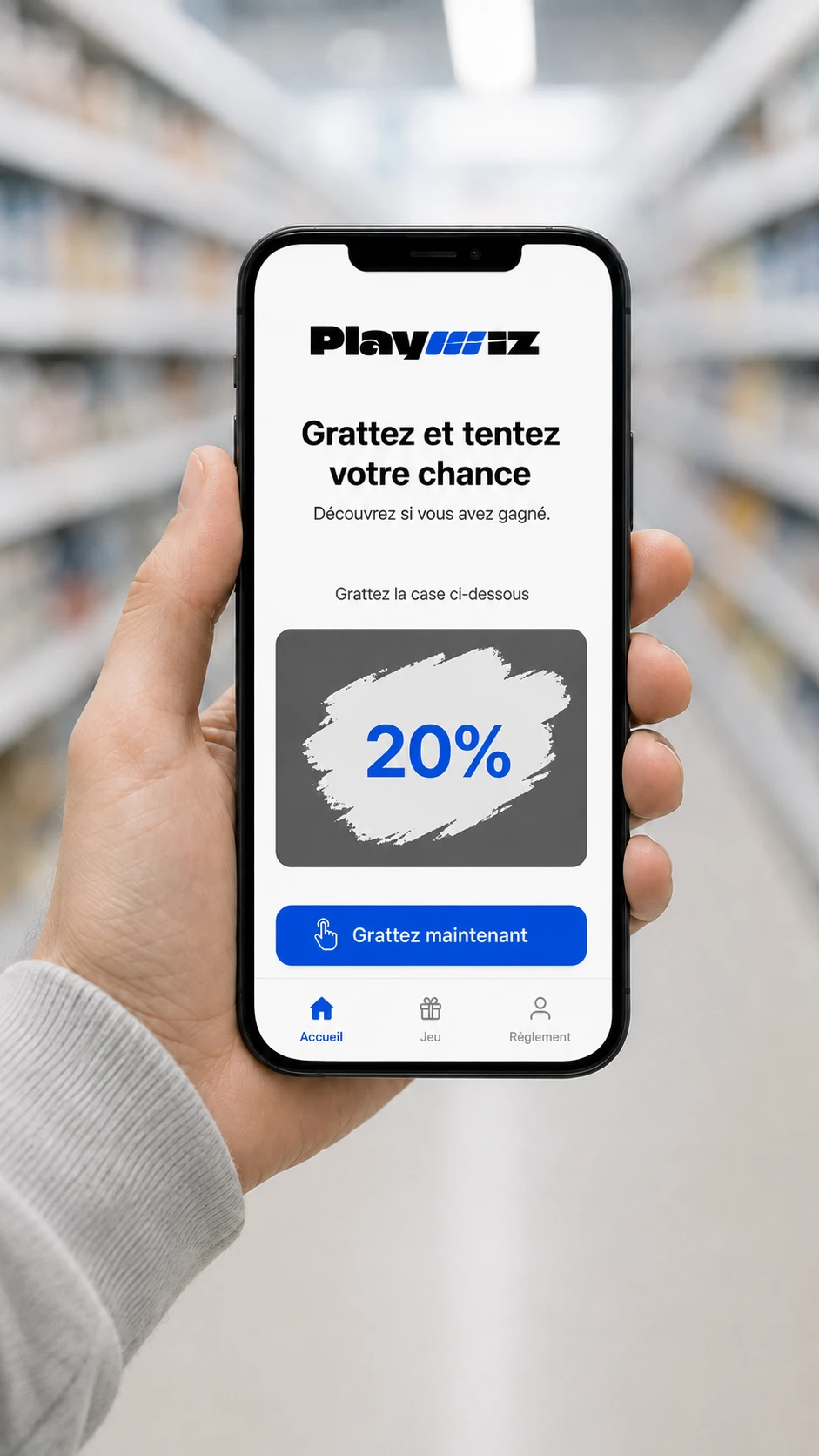 Un jeu de grattage ouvert sur un téléphone tenu en rayon : la case à gratter est révélée, seuls les couleurs et le bouton portent l'identité